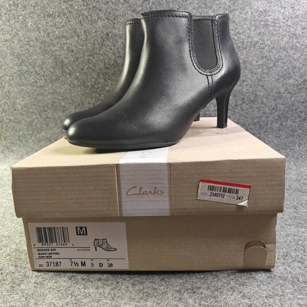 Ladies Clarks Smart Ankle Dancer Sky Boots Sz 7.5 / New with Box